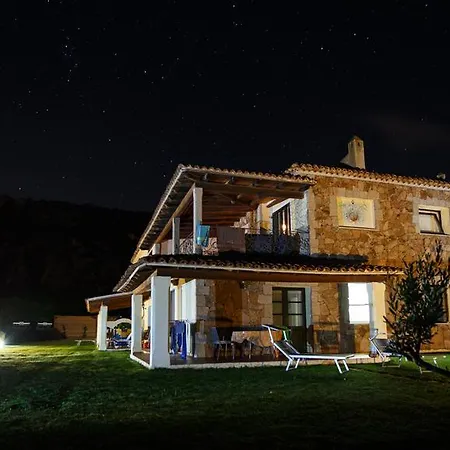 Iris With Pool דירה