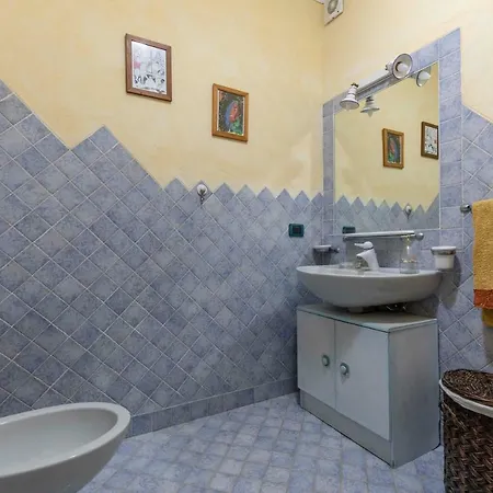 Iris With Pool דירה