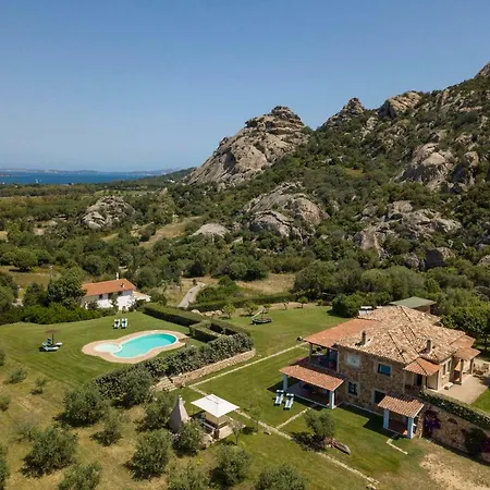 Iris With Pool * באיה סרדיניה