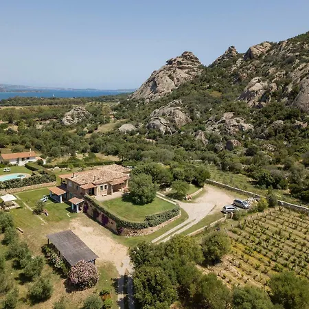 Iris With Pool דירה