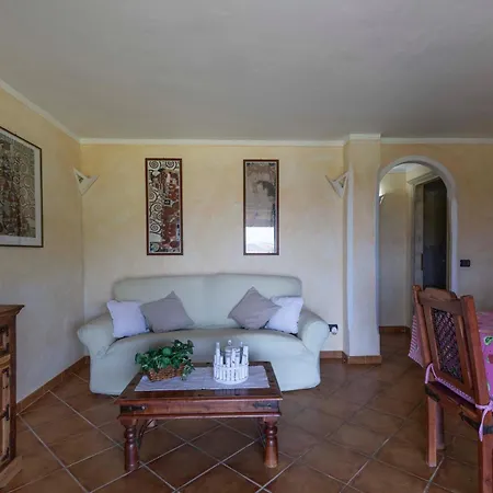 Apartman Iris With Pool Baja Sardinia