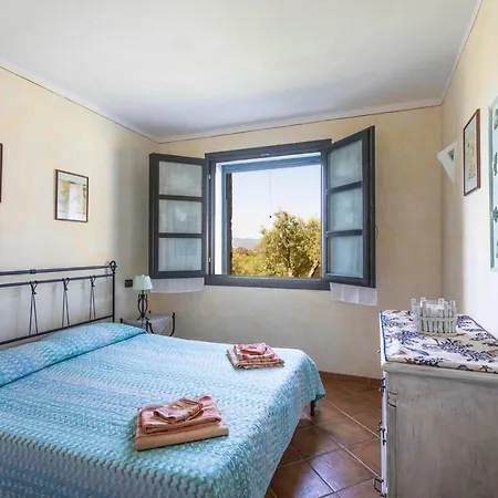 Apartman Iris With Pool Baja Sardinia