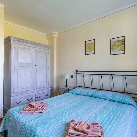 Iris With Pool Apartman Baja Sardinia